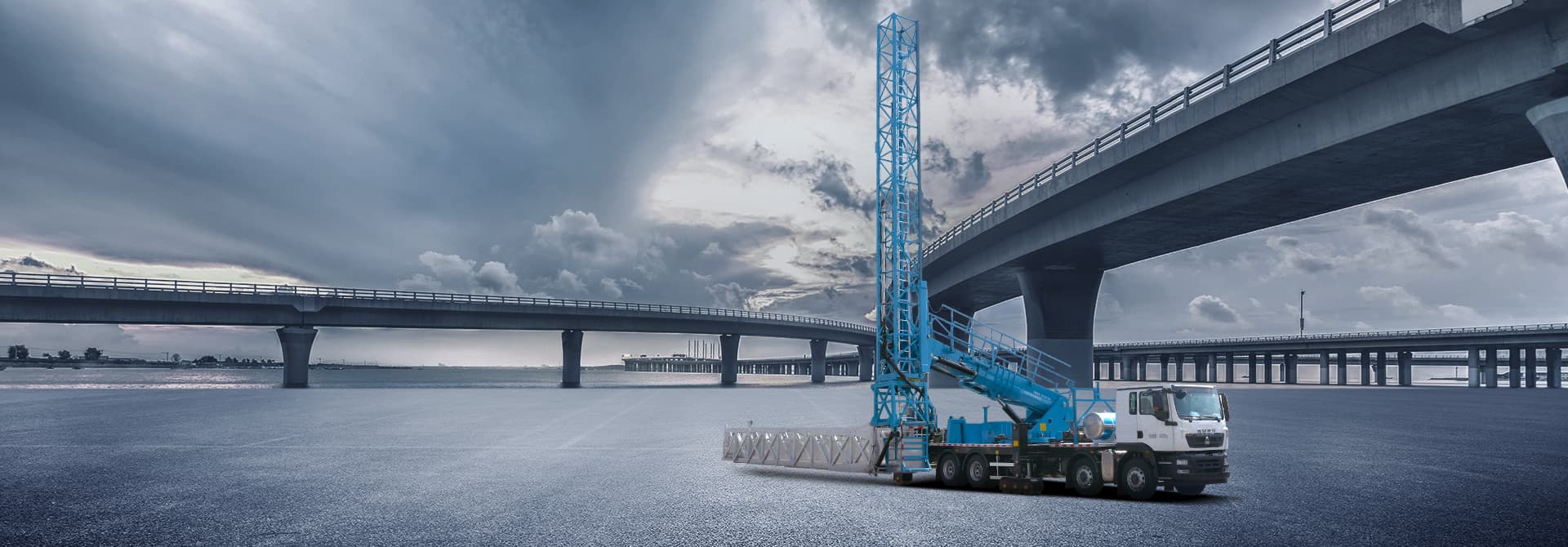 重汽霸王款4橋26米(3節(jié)平臺(tái))